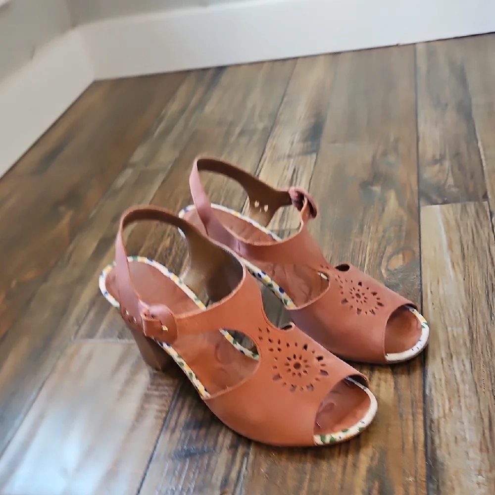 Jasper &‎ Jeera Rust-Brown Leather Cut-out Heeled Sandals